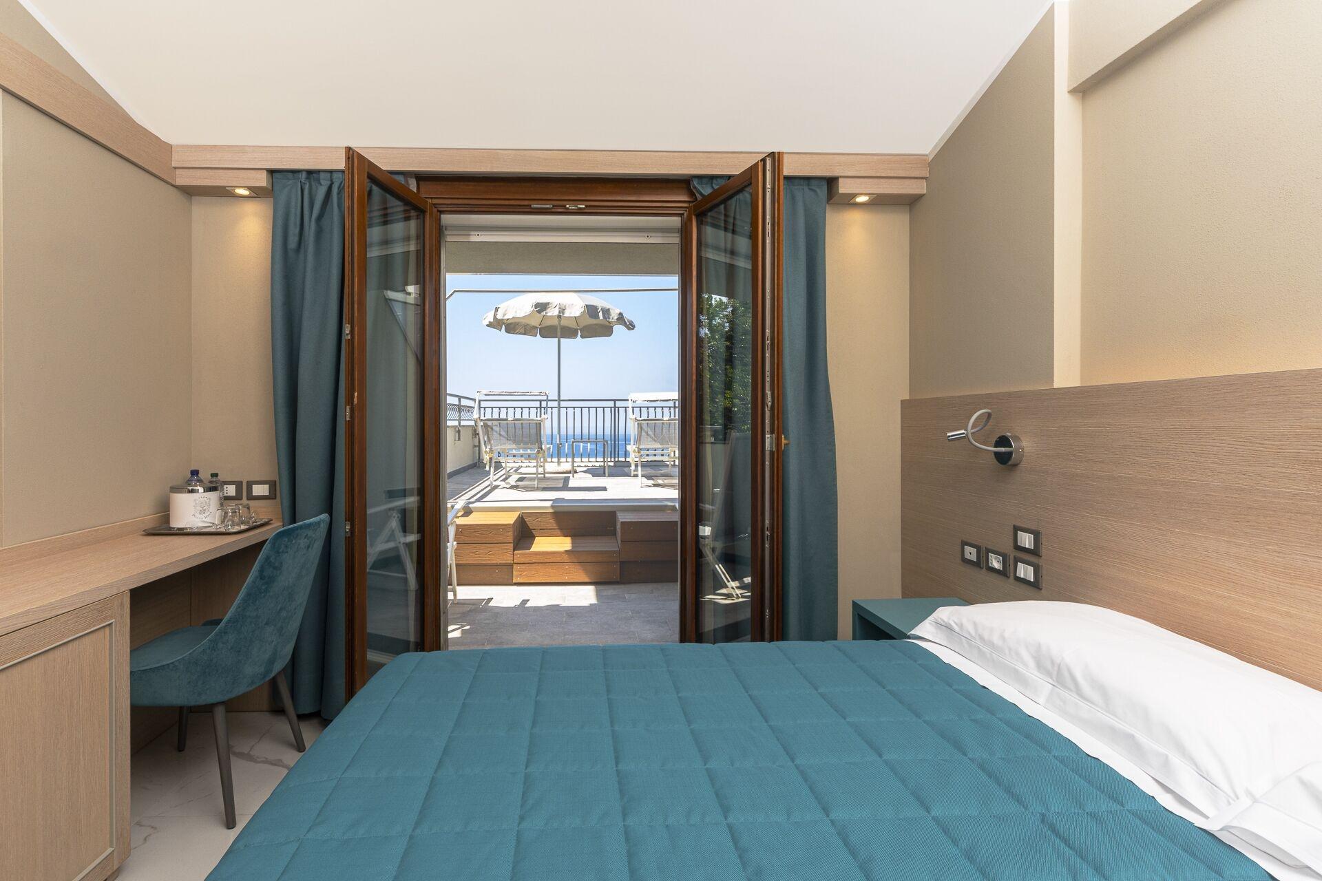 Hotel Porto Roca 4*